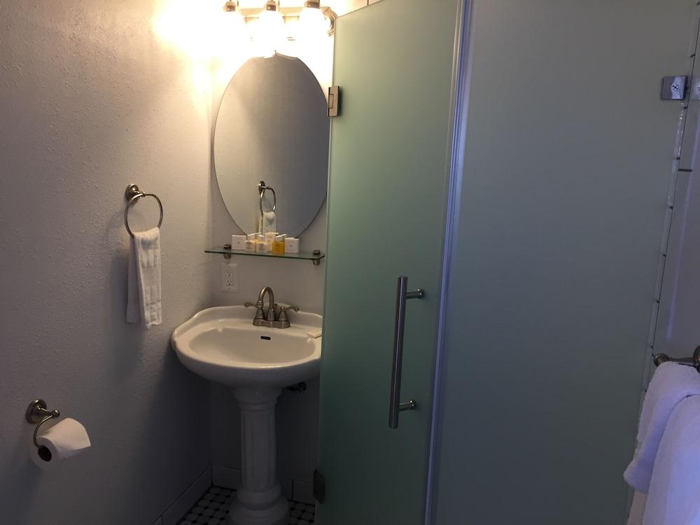 Seacrest Inn photo 97