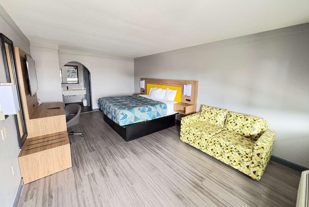 Days Inn by Wyndham Gonzales photo 1