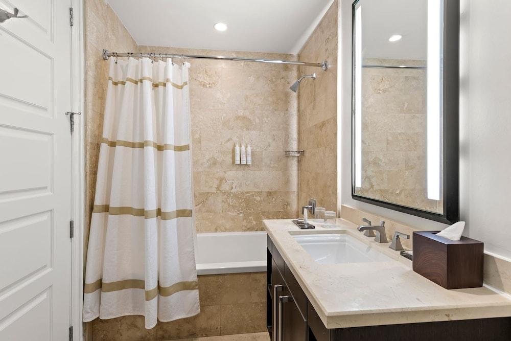 Resort View 2BR Double Suite photo 17