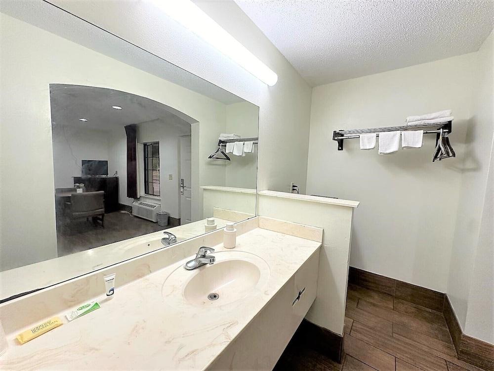 Budget Inn photo 22