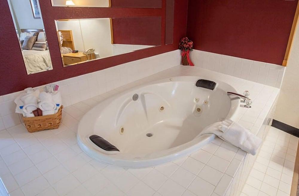 Maggie Valley Creekside Lodge photo 17