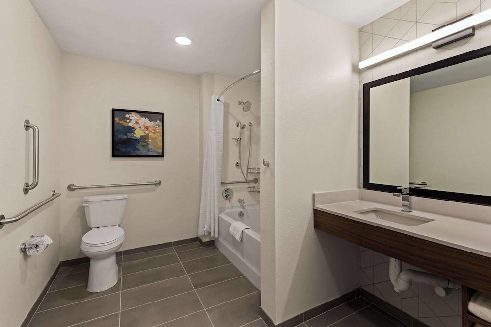 Everhome Suites Amarillo West - Medical Center photo 13