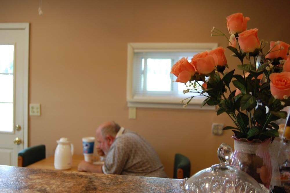 Canton Inn By OYO photo 4