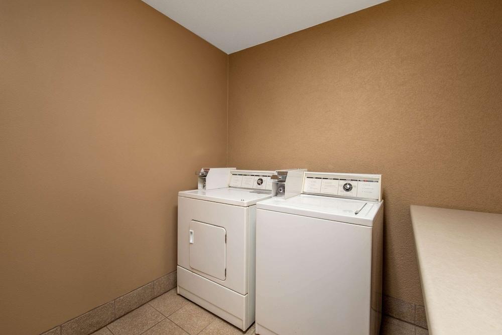 Days Inn by Wyndham Mitchell SD photo 6