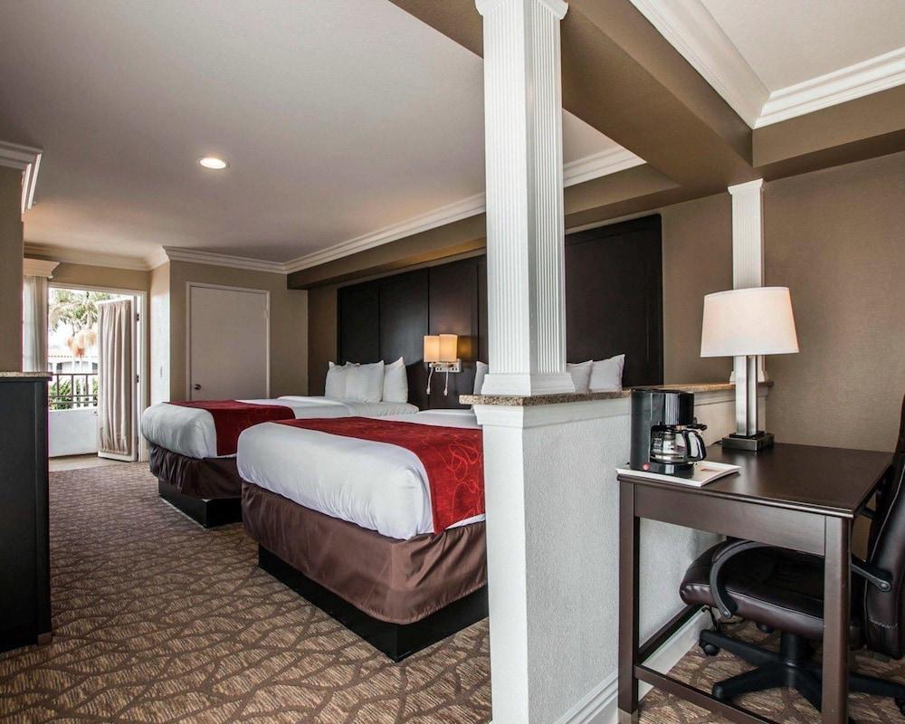 Comfort Suites San Clemente Beach photo 11