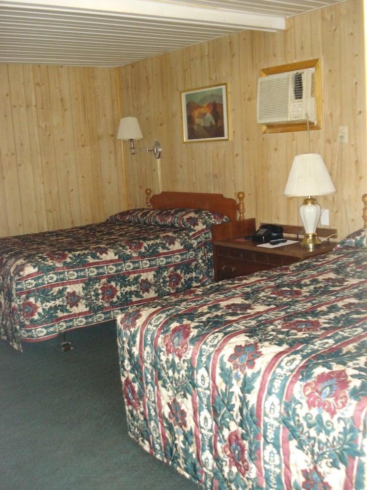 Cedar Grove Motel photo 19