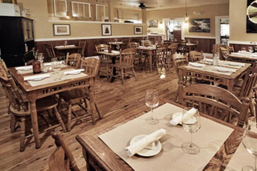 Valley Ford Hotel photo 22