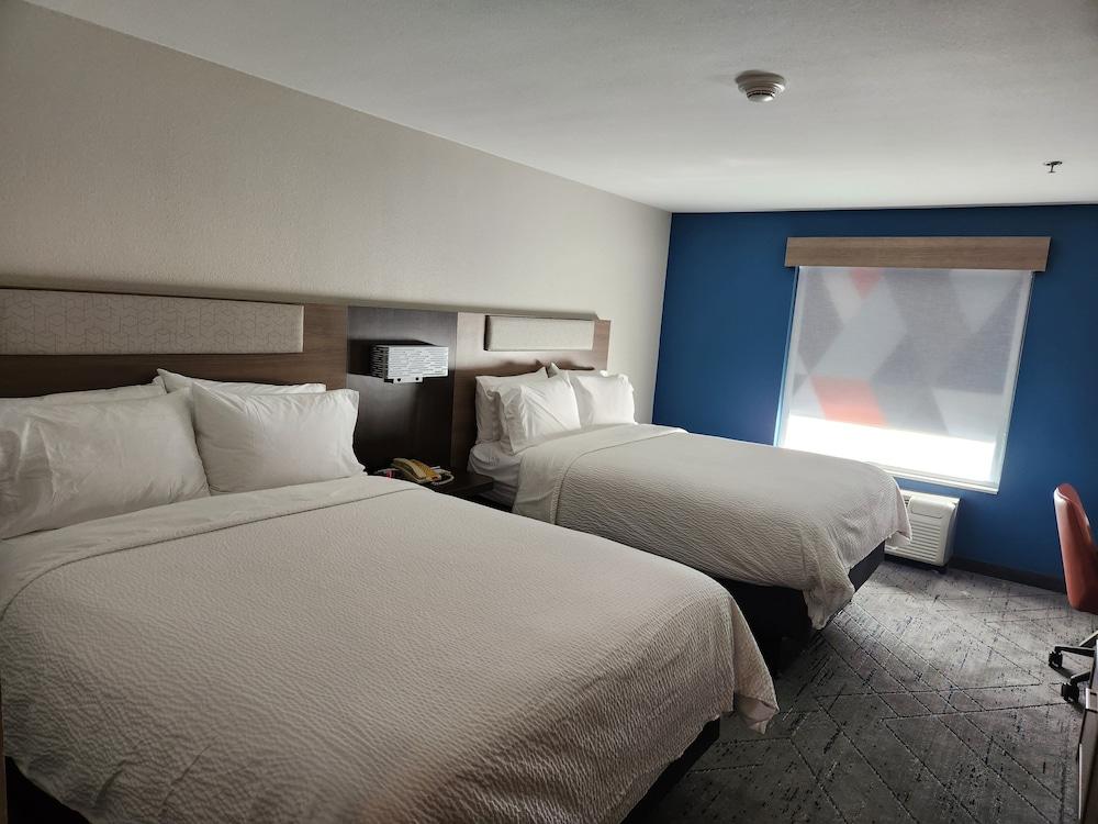 Holiday Inn Express & Suites Perry by IHG photo 23