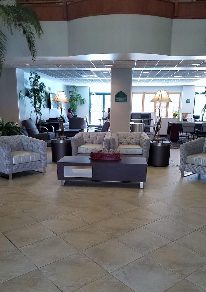 Wingate by Wyndham - Destin FL photo 2