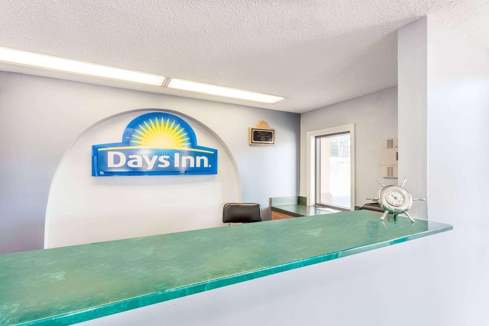 Days Inn by Wyndham Clinton photo 3