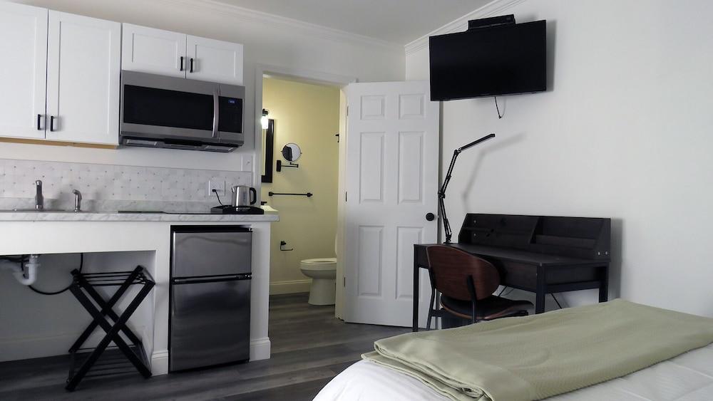 Gatehouse Motel photo 14
