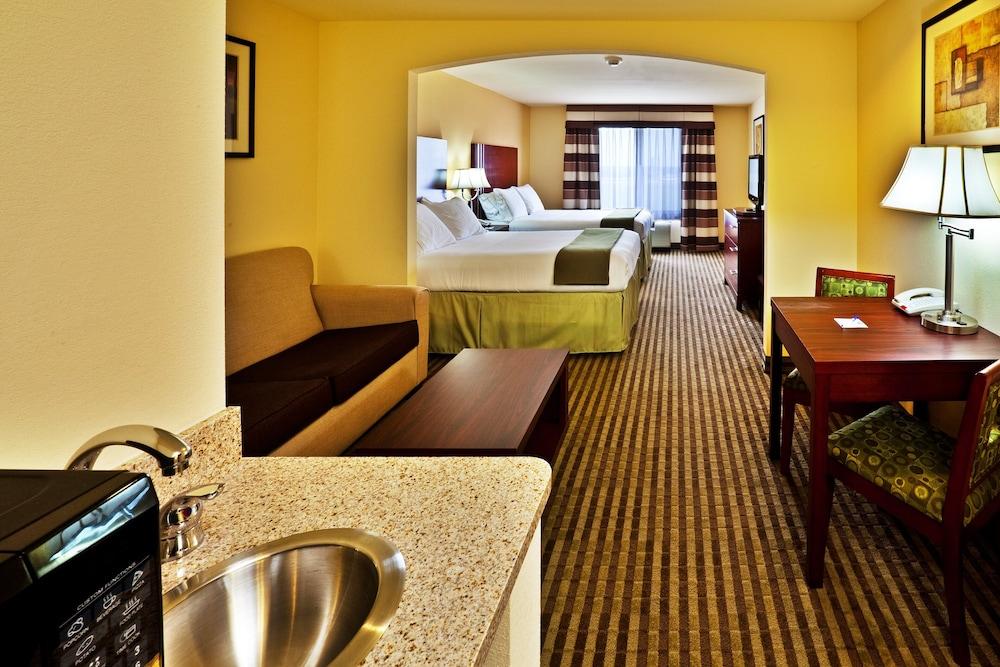 Holiday Inn Express & Suites Perry by IHG photo 2