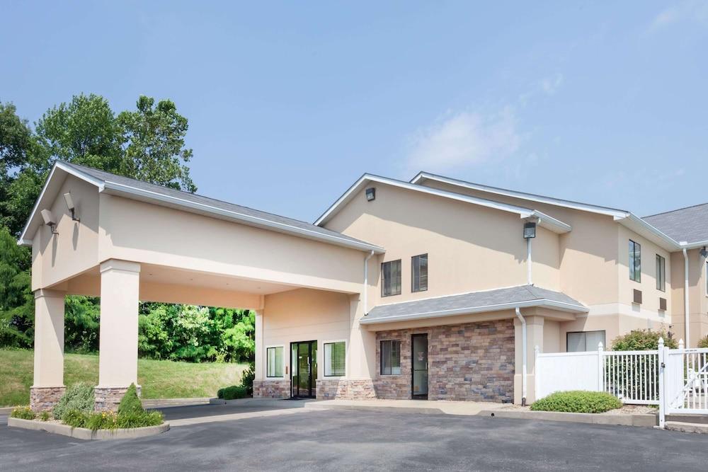 Ramada by Wyndham Tell City photo 1