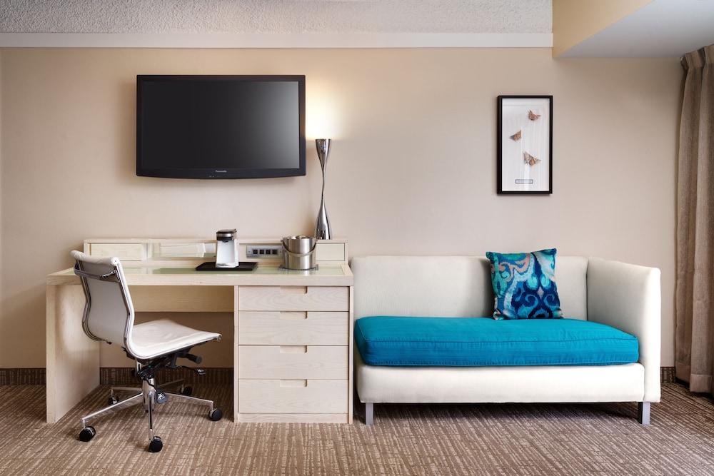 Atrium Hotel at Orange County Airport photo 14