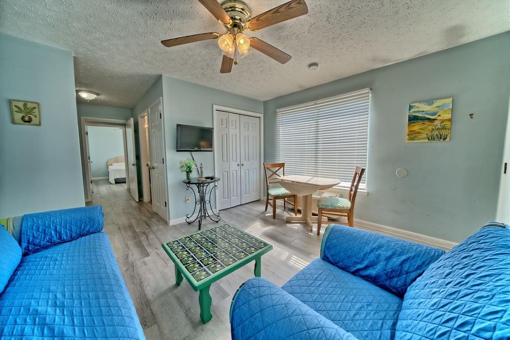Pineapple Villas on Laguna Beach photo 36