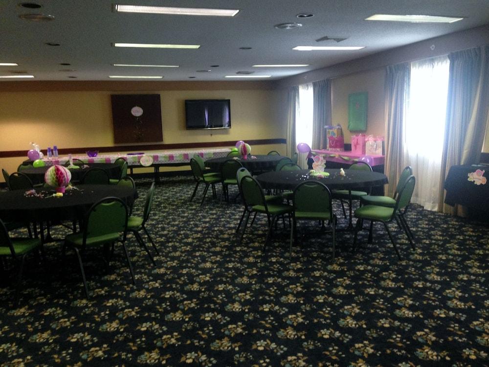 Baymont by Wyndham Greensburg photo 15