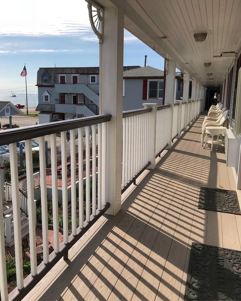 MV Surfside Hotel photo 51
