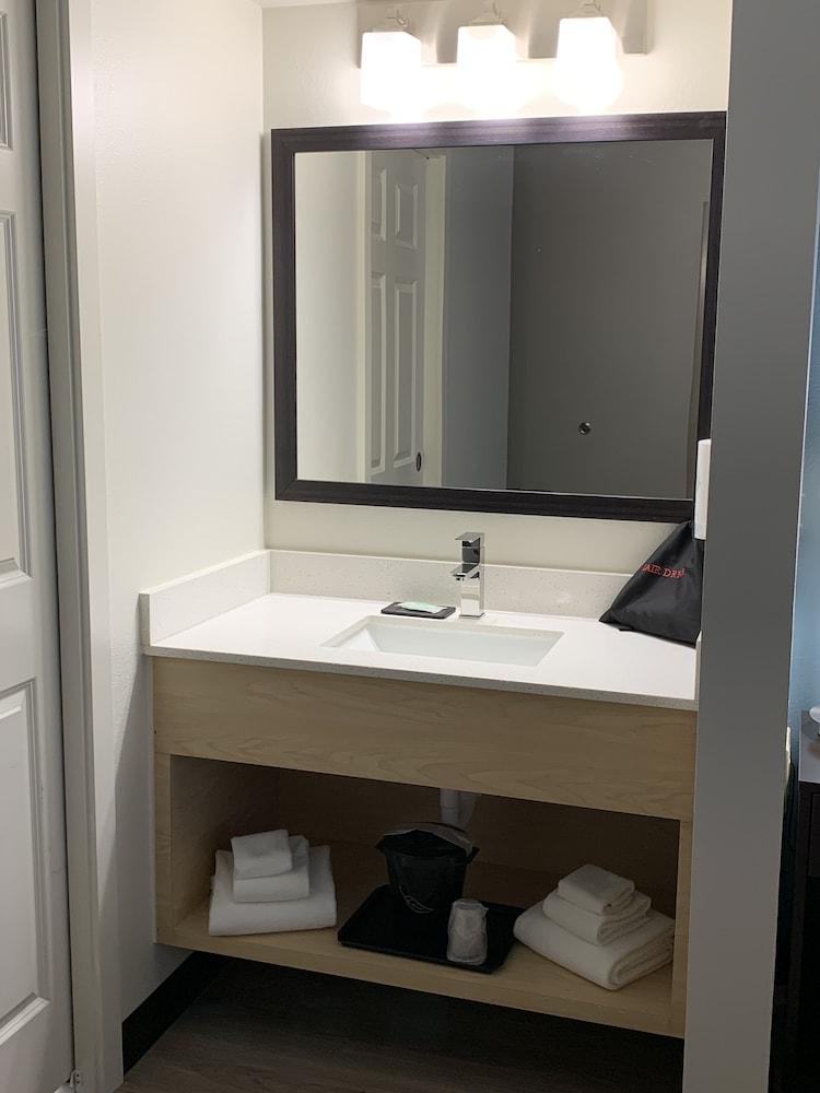 Sleep Inn Staunton photo 12
