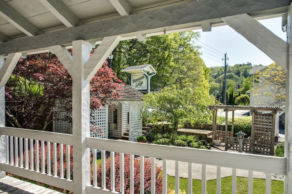Boxwood Lodge photo 96