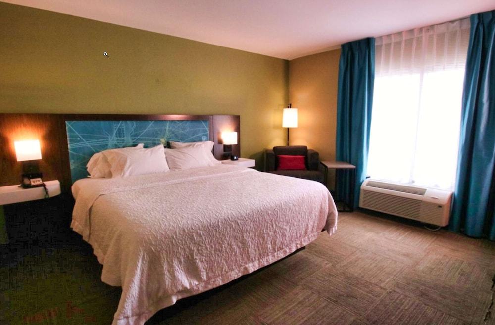 Hampton Inn & Suites Jacksonville - Beach Blvd/Mayo Clinic photo 36