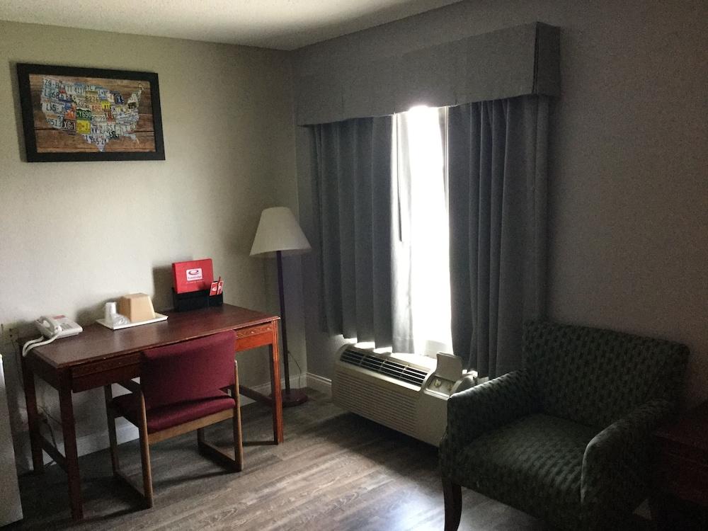 Econo Lodge Lincoln photo 8