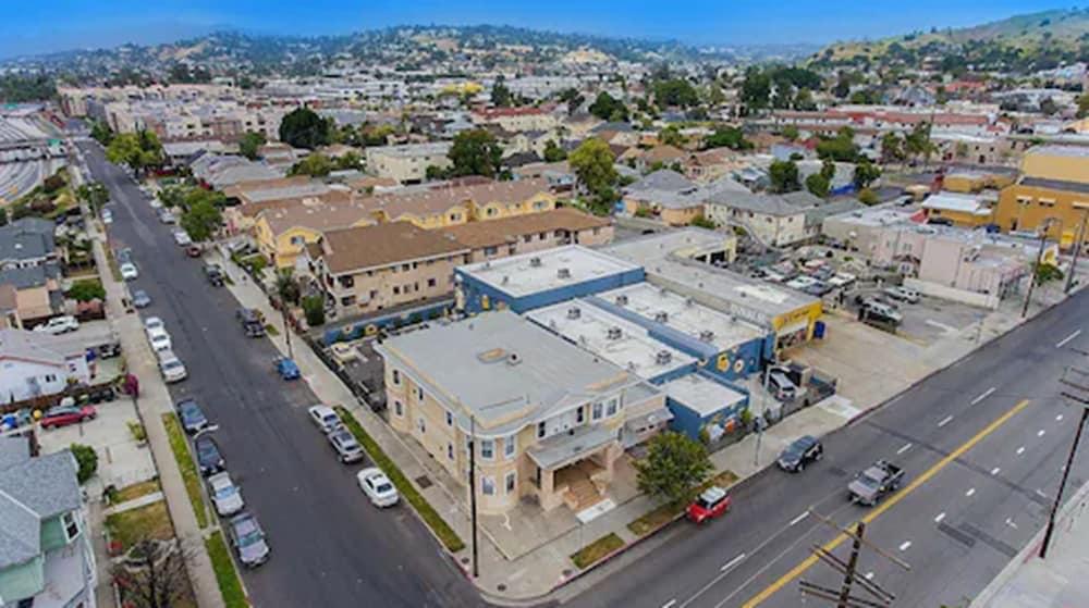 Pads on Pasadena Ave photo 17