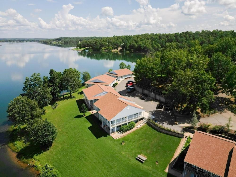 Crown Point Resort photo 64