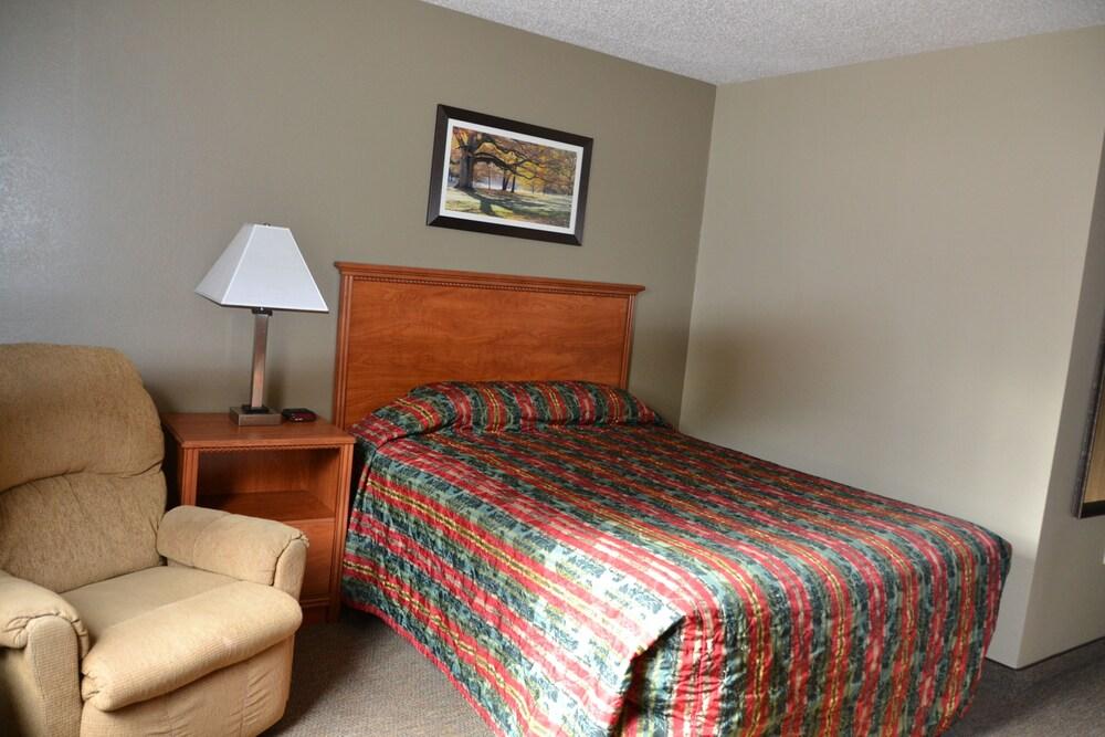 Carrington Inn & Suites photo 10