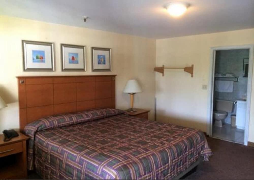 Naugatuck Motor Lodge photo 3