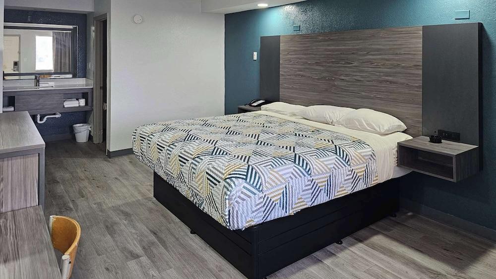 Motel 6 Memphis, TN - Graceland photo 4