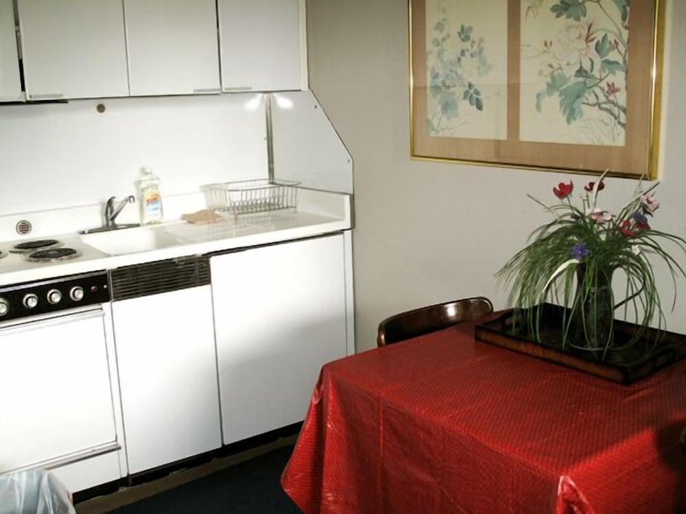 Hudson Manor Inn photo 14