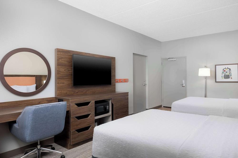 Hampton Inn Louisville-Airport photo 7