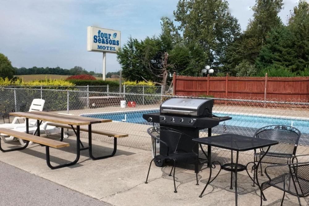 Four Seasons Motel photo 26
