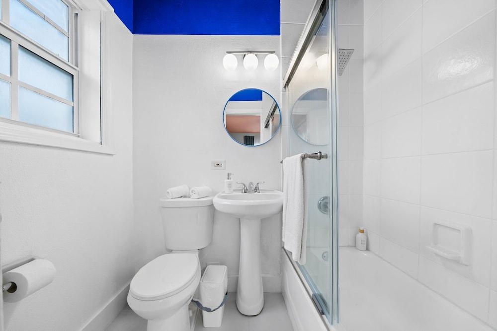 Blue Flamingo Suites photo 24