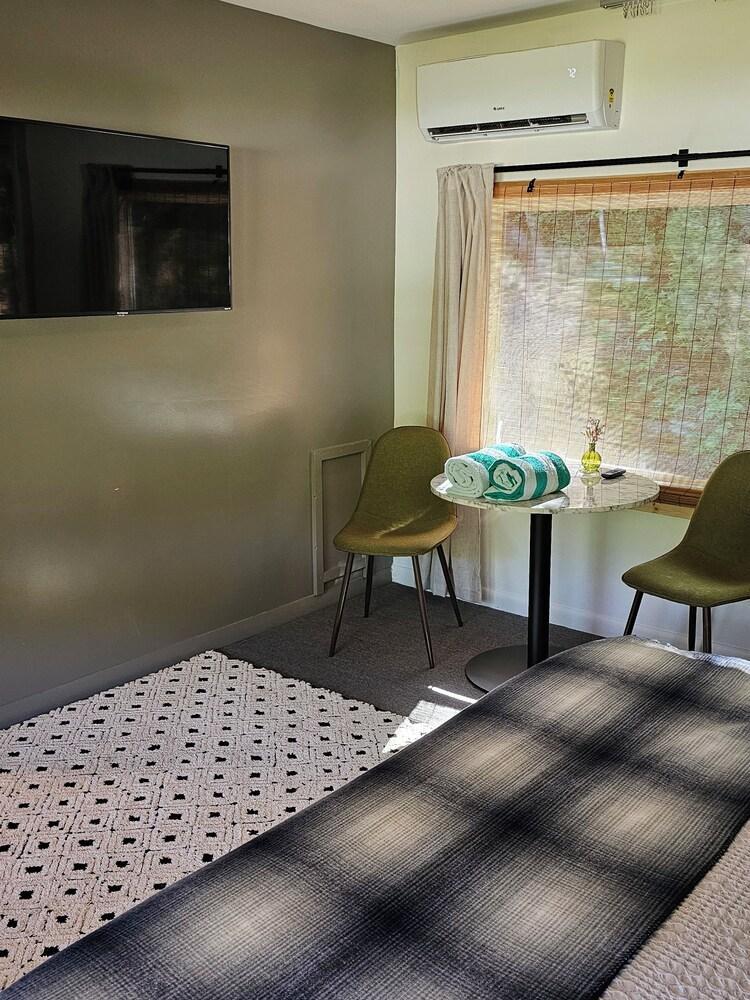 The Springs Motel photo 10