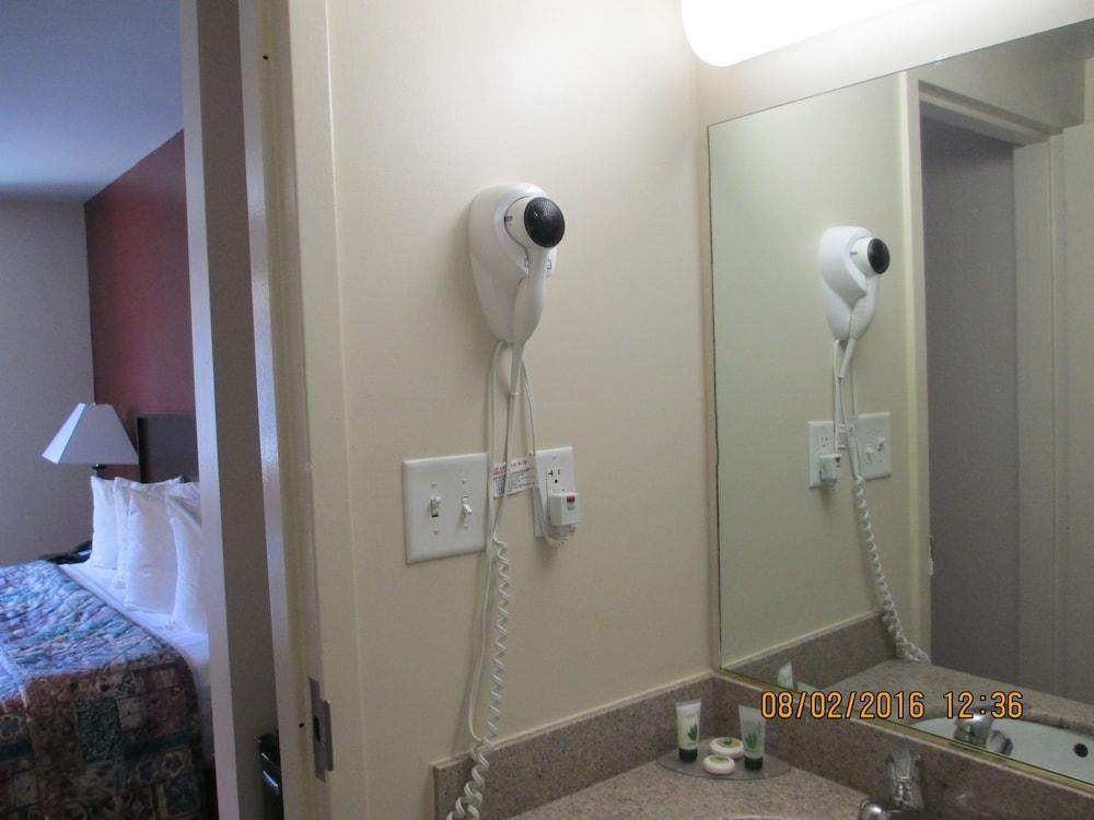 Regal Inn - Chicago O'Hare Airport photo 39