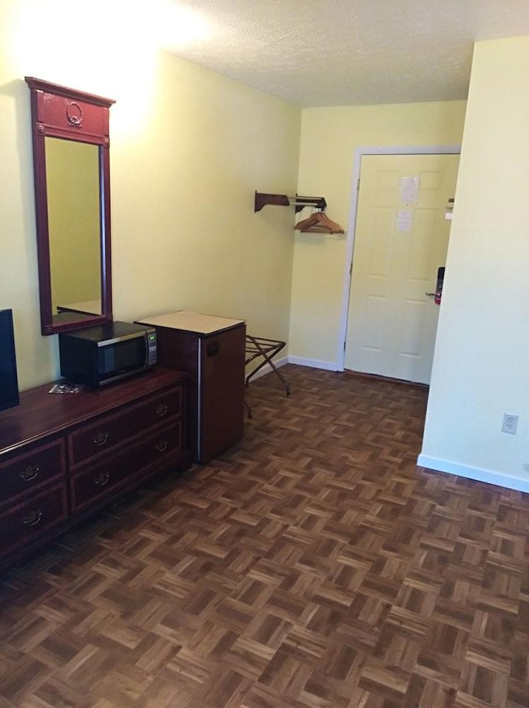 Econo Lodge Hornell photo 12