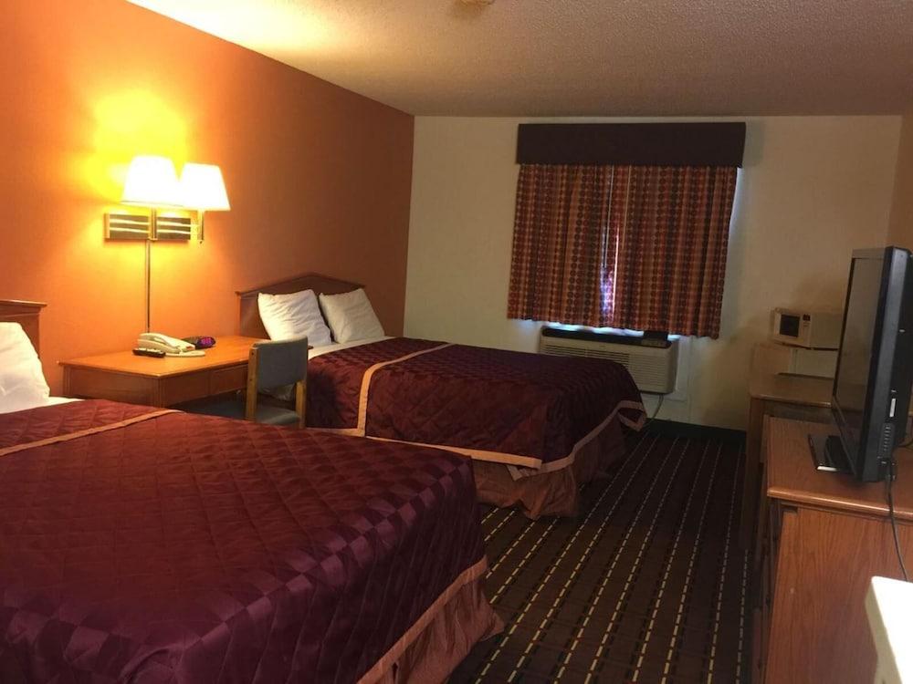 Texas Inn & Suites photo 7