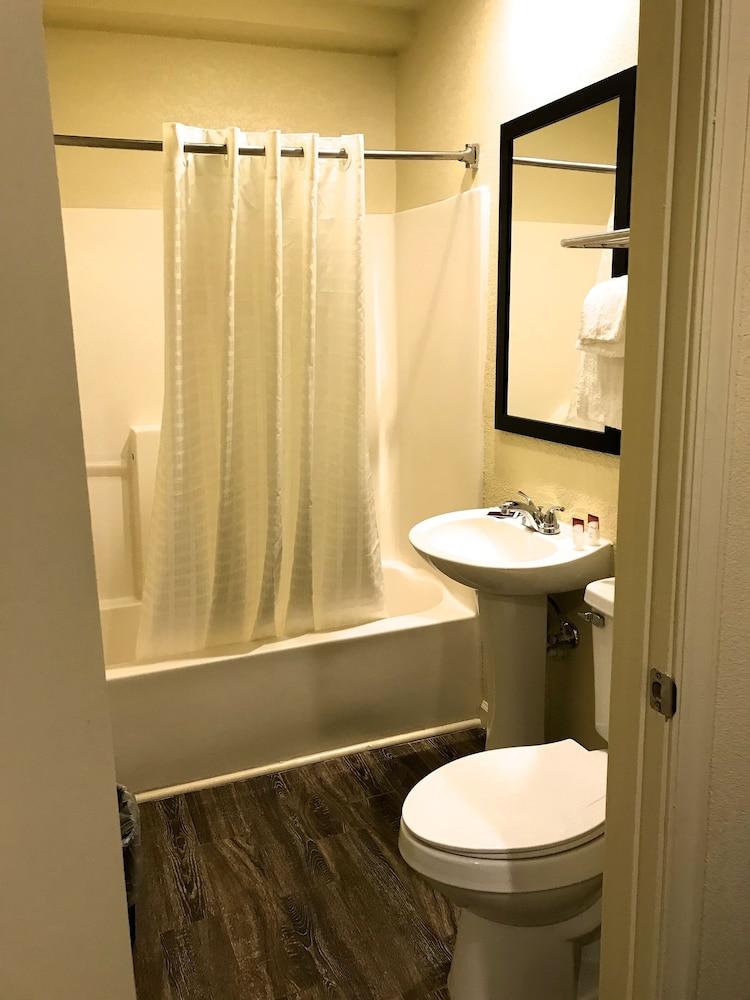 Whistling Pines - Daily & Extended Stay, Elizabeth City photo 15