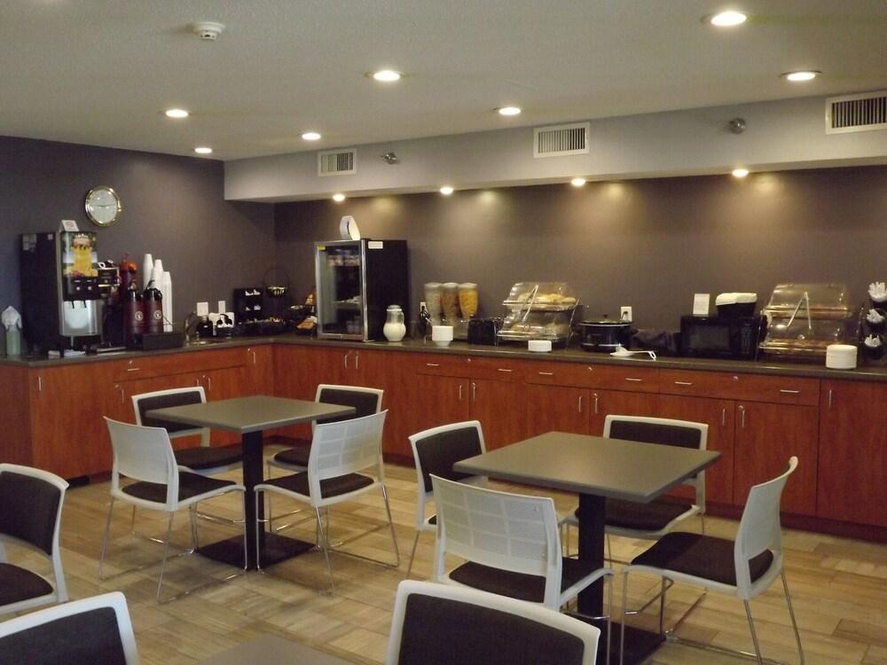 Microtel Inn & Suites by Wyndham Ames photo 33