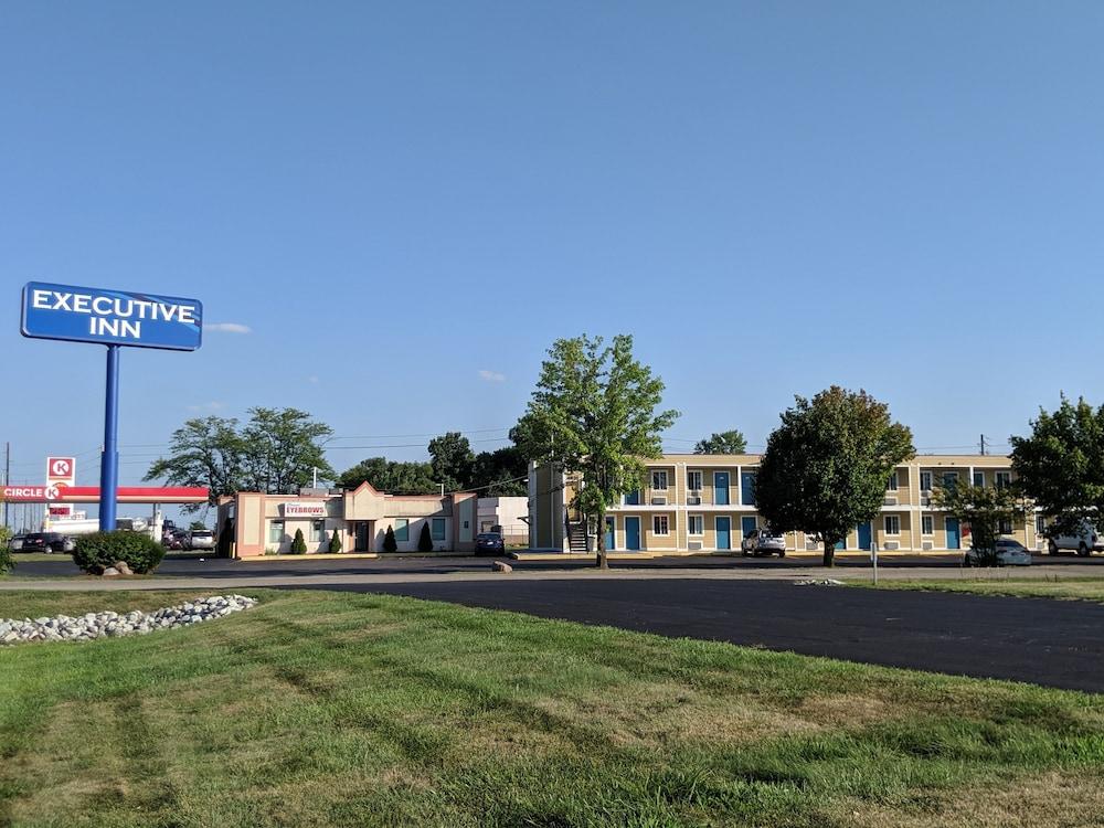 Executive Inn photo 1