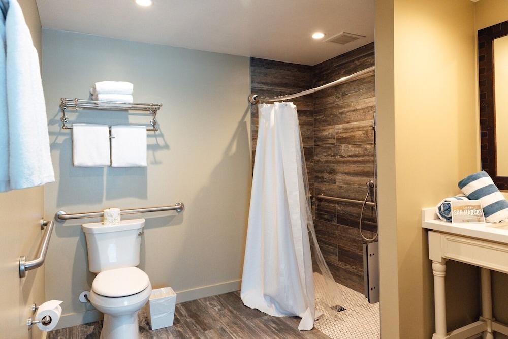 Lakehouse Resort photo 57