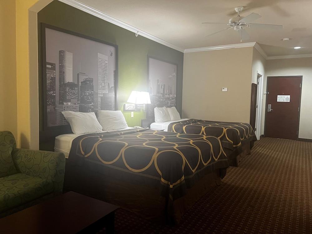 Super 8 by Wyndham IAH West/Greenspoint photo 22
