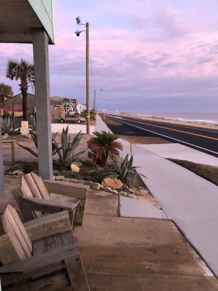 Beach Front Motel photo 12