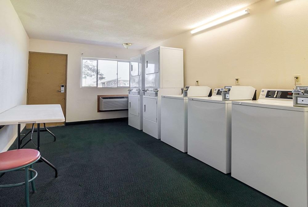 Econo Lodge photo 25