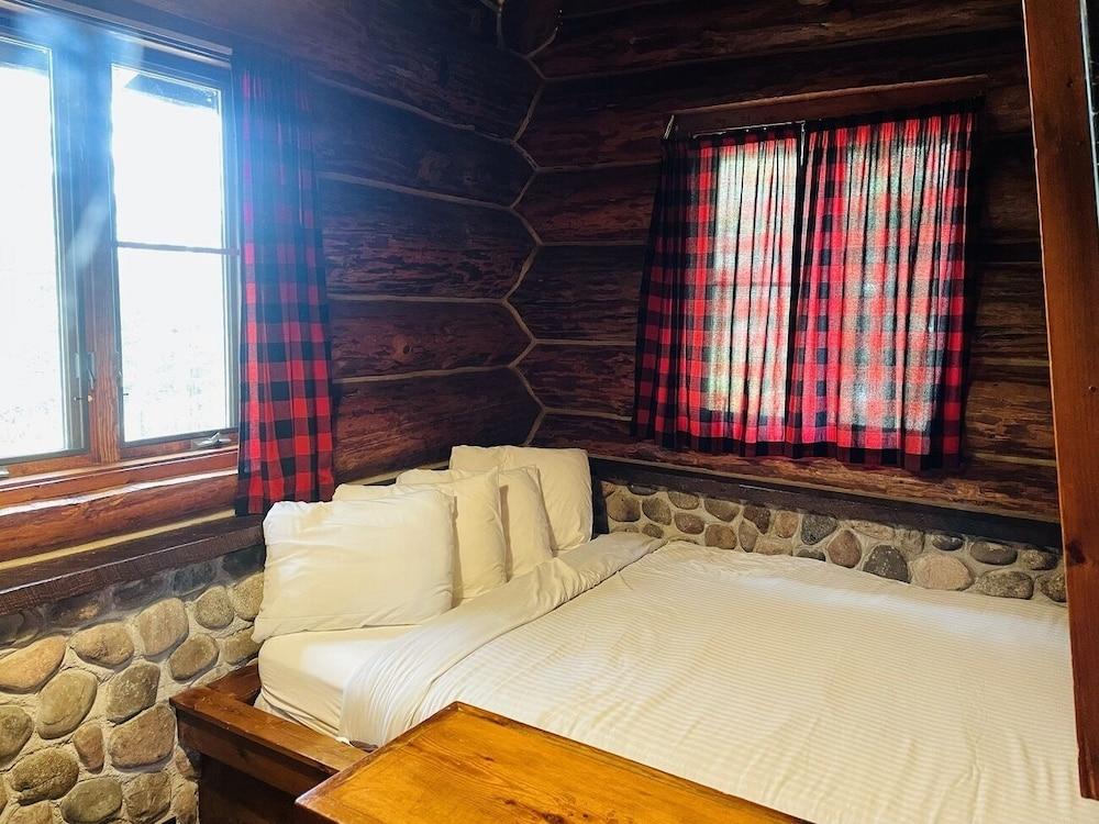 Drummond Island Resort photo 40