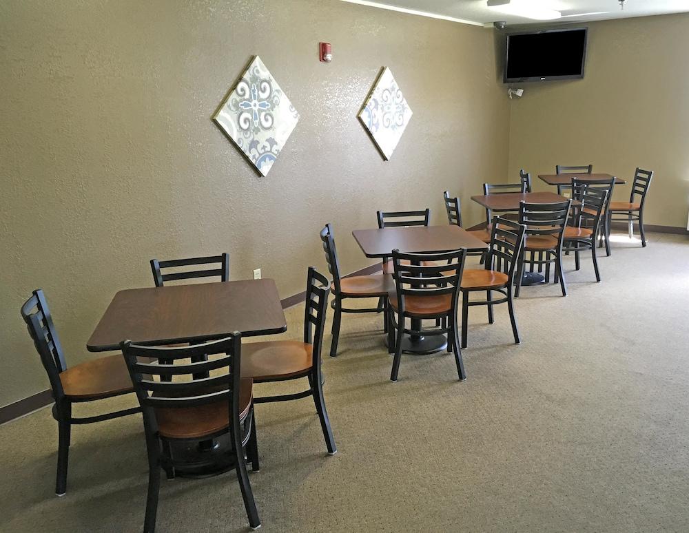 Americas Best Value Inn Smackover photo 13