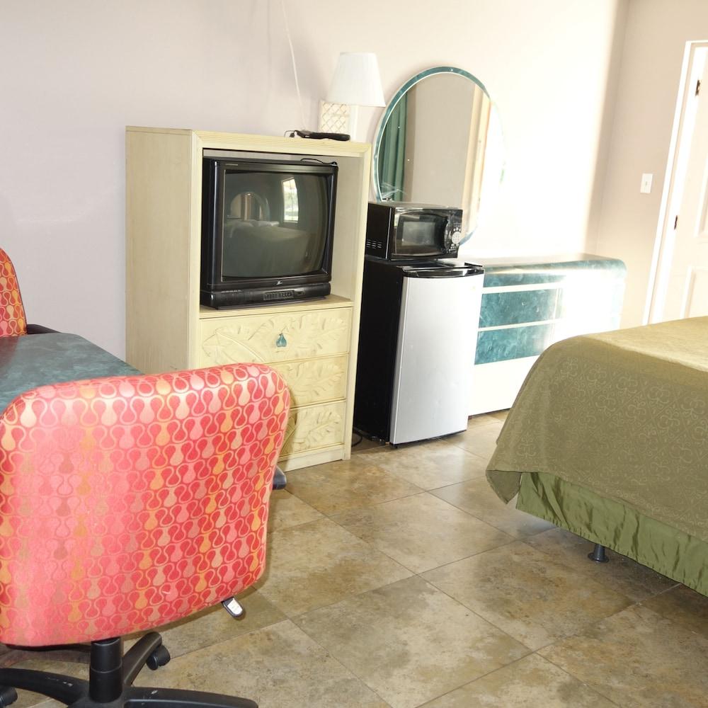 Palm City Motel photo 15