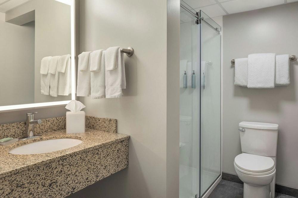 Courtyard by Marriott La Crosse photo 11