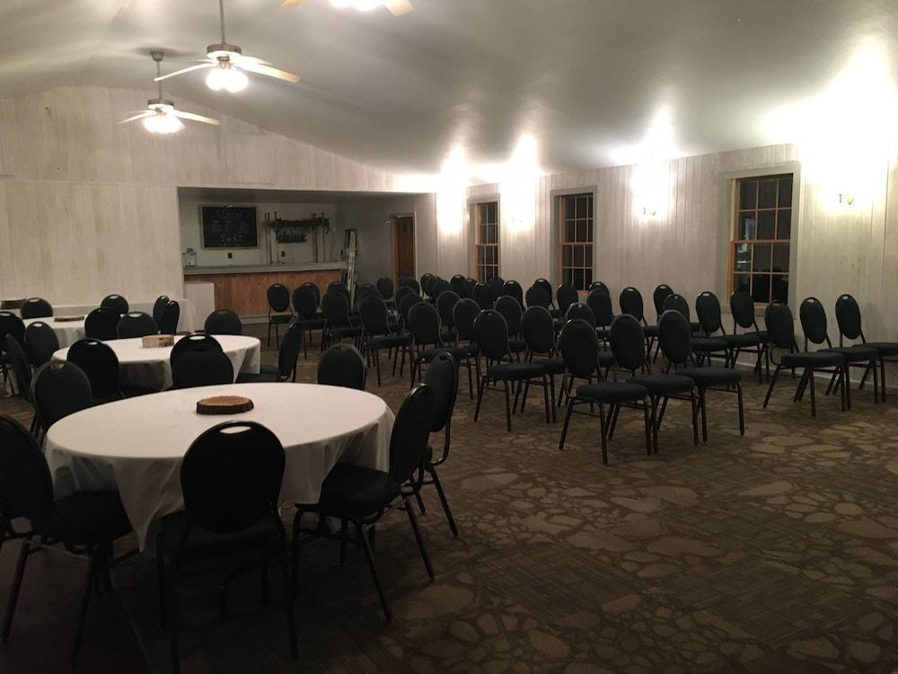 Hanging Horn Lakeside Resort photo 45